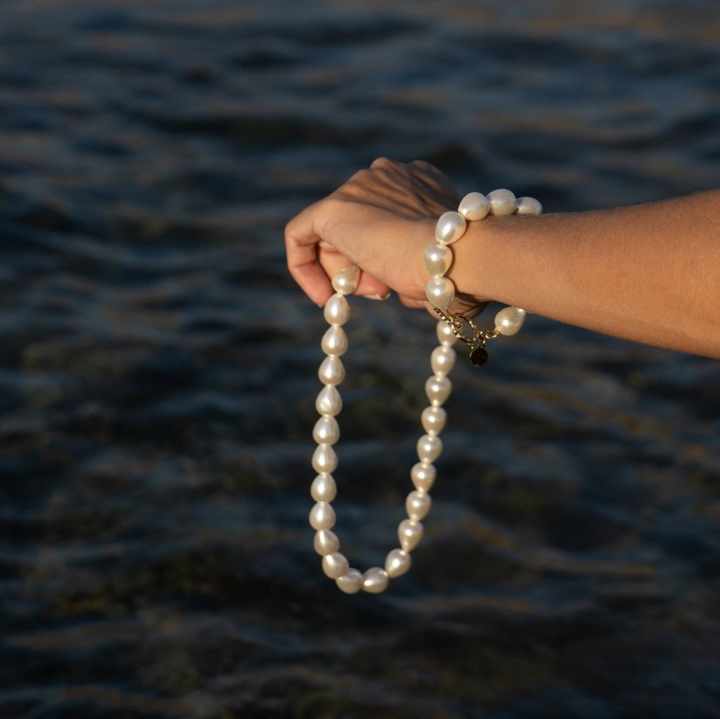 DIANE drop-shaped white pearls necklace