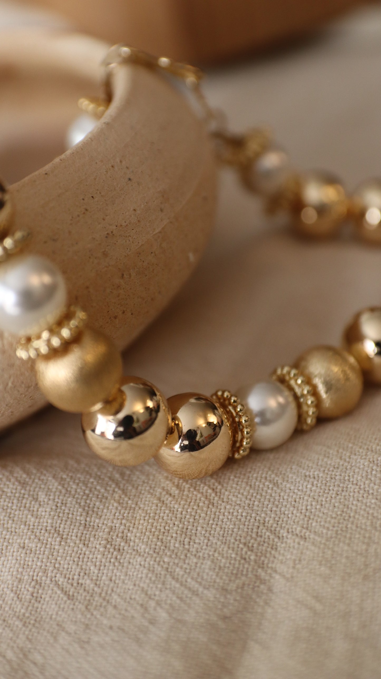 ELECTRA gold-plated and white big beads choker
