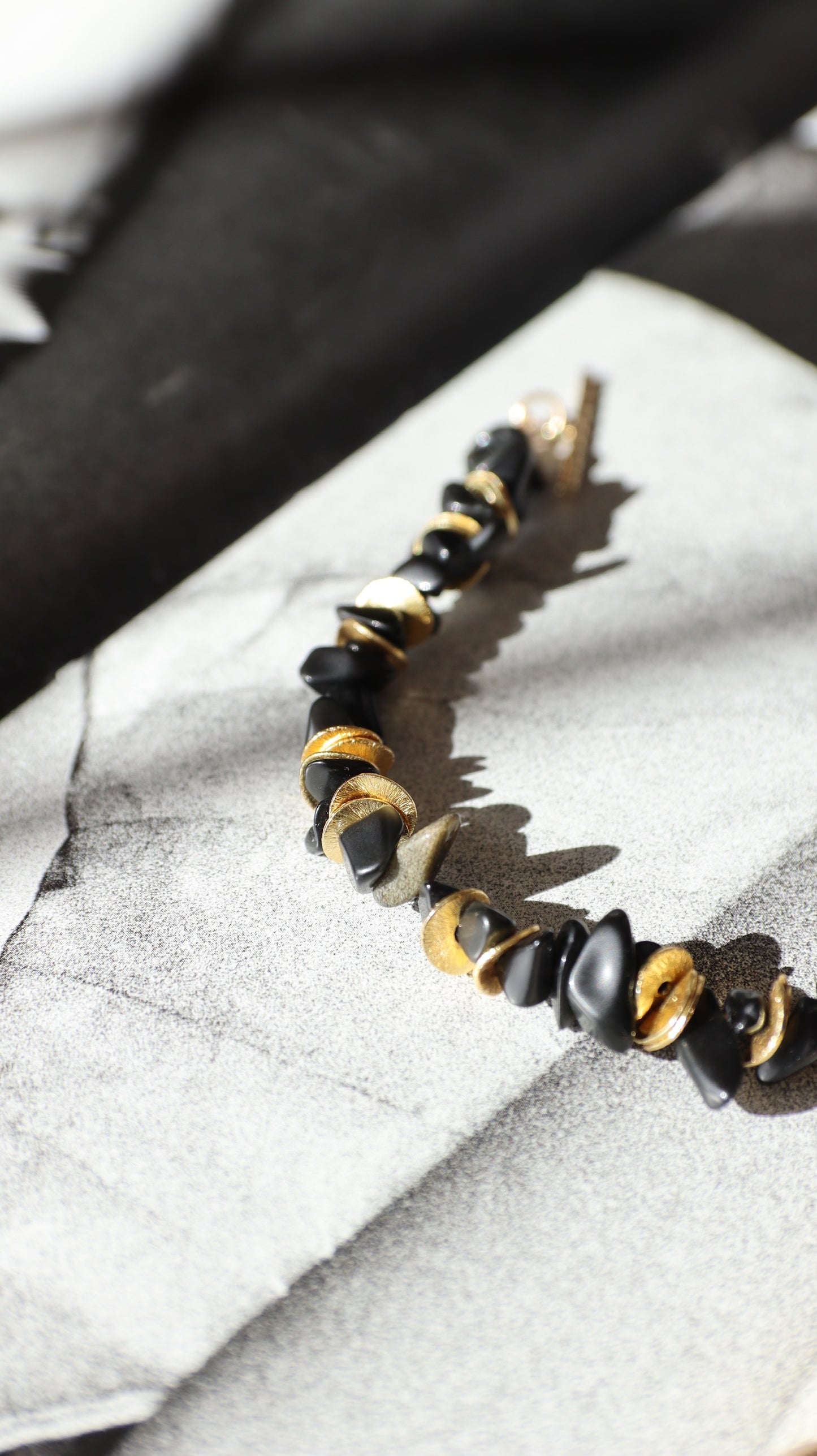 STELLA black obsidian chip stones and gold-plated necklace