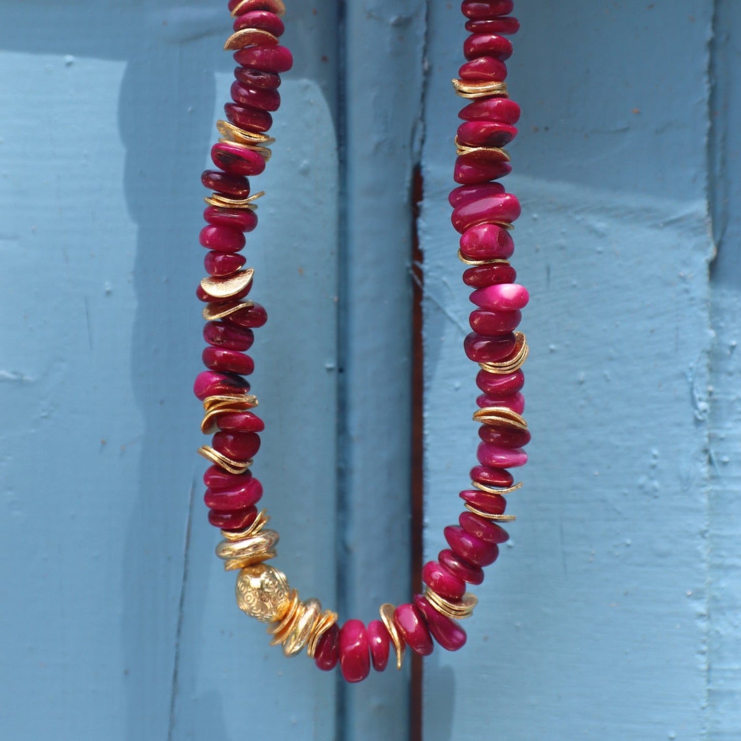 ELLIE fuchsia chip stones and gold-plated necklace
