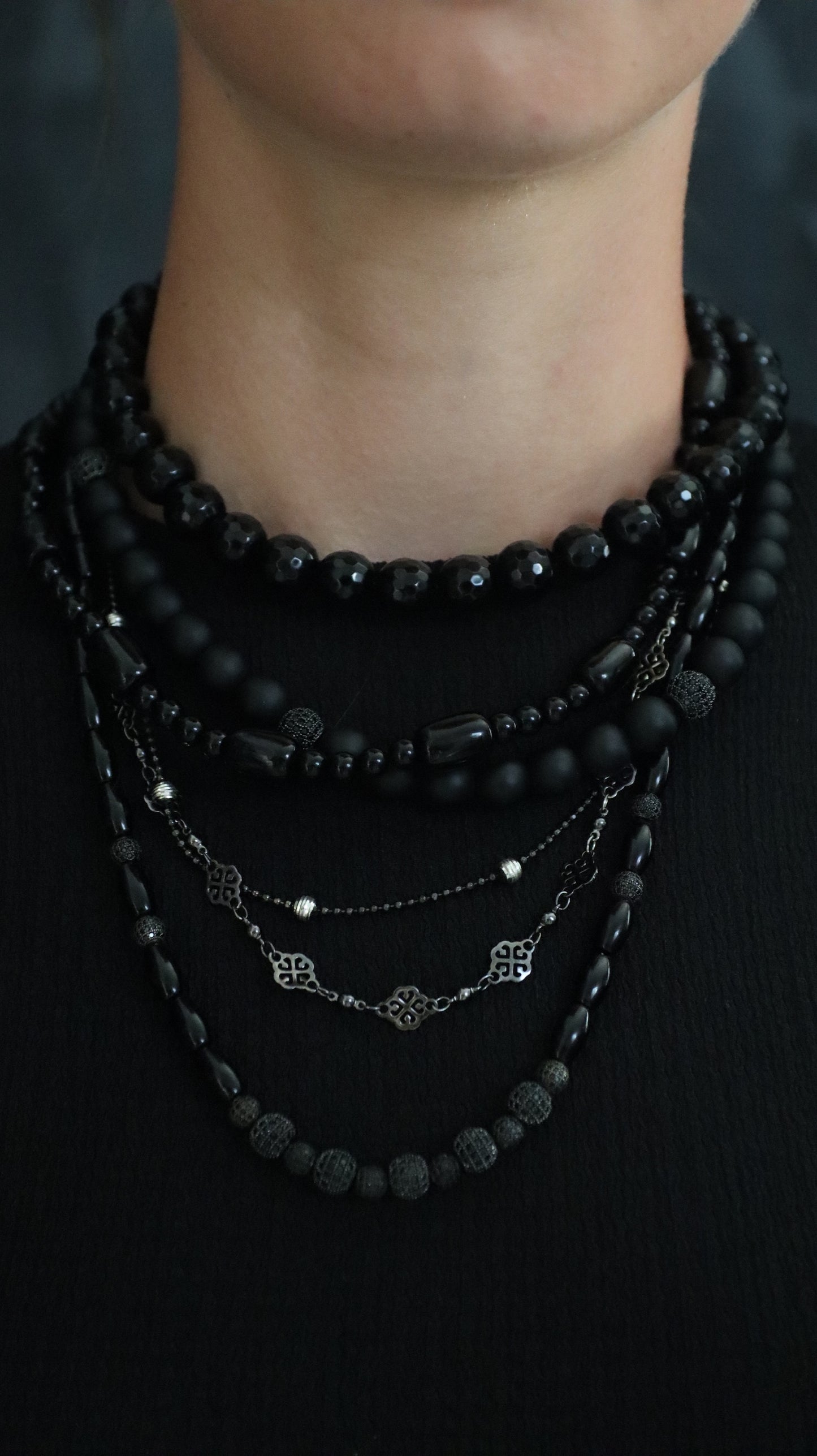 BLACK VENDOME MULTIPLE ONYX BEADS NECKLACE