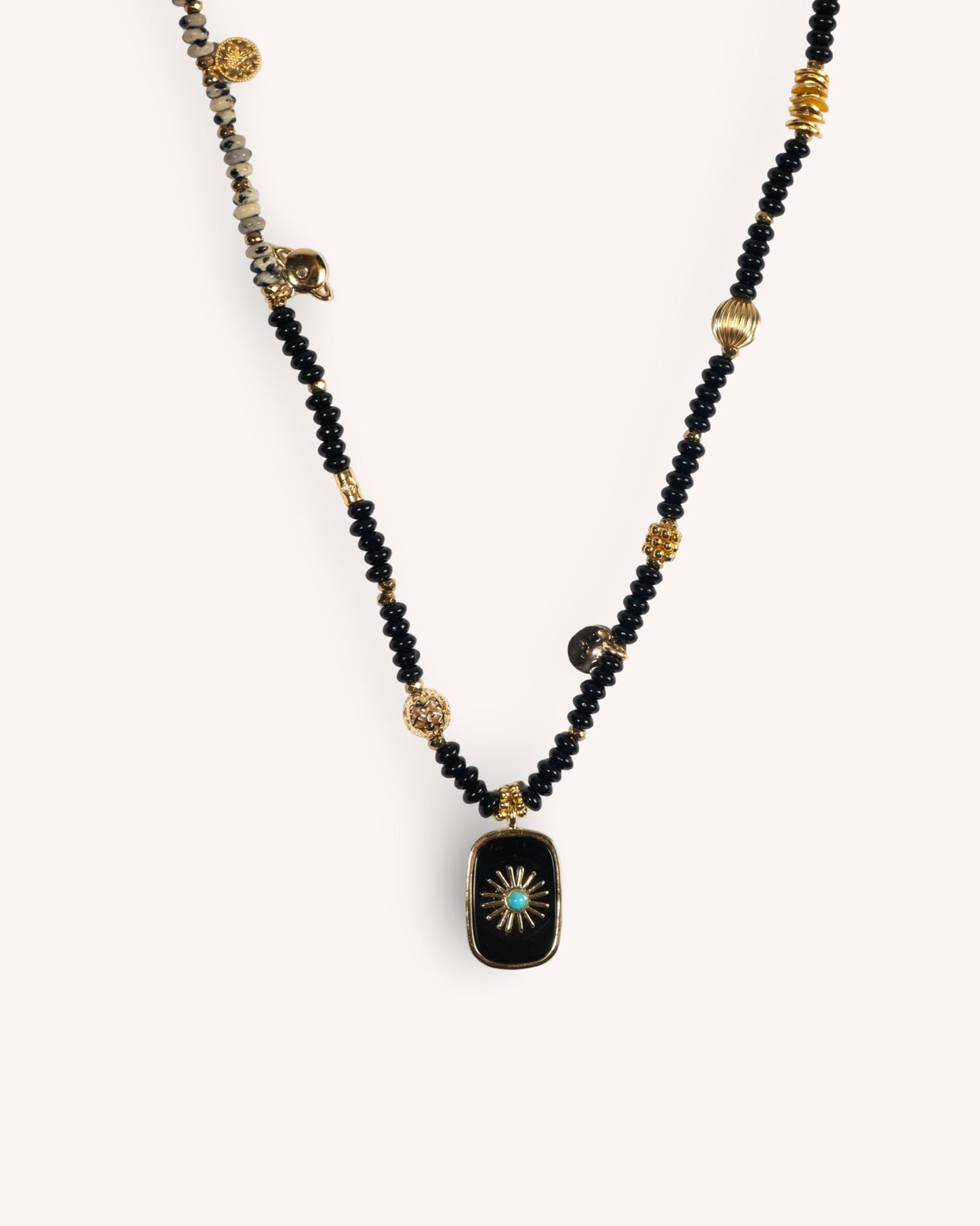 BLACK SPINEL PENDANT NECKLACE