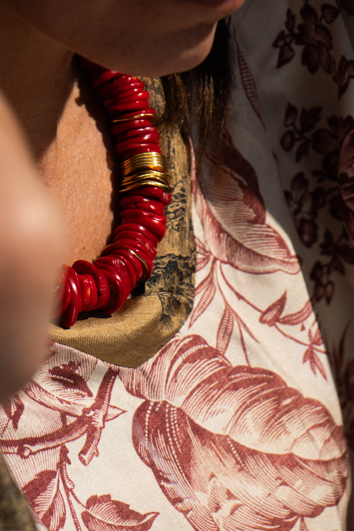 CARMEN coral stones and gold plated necklace