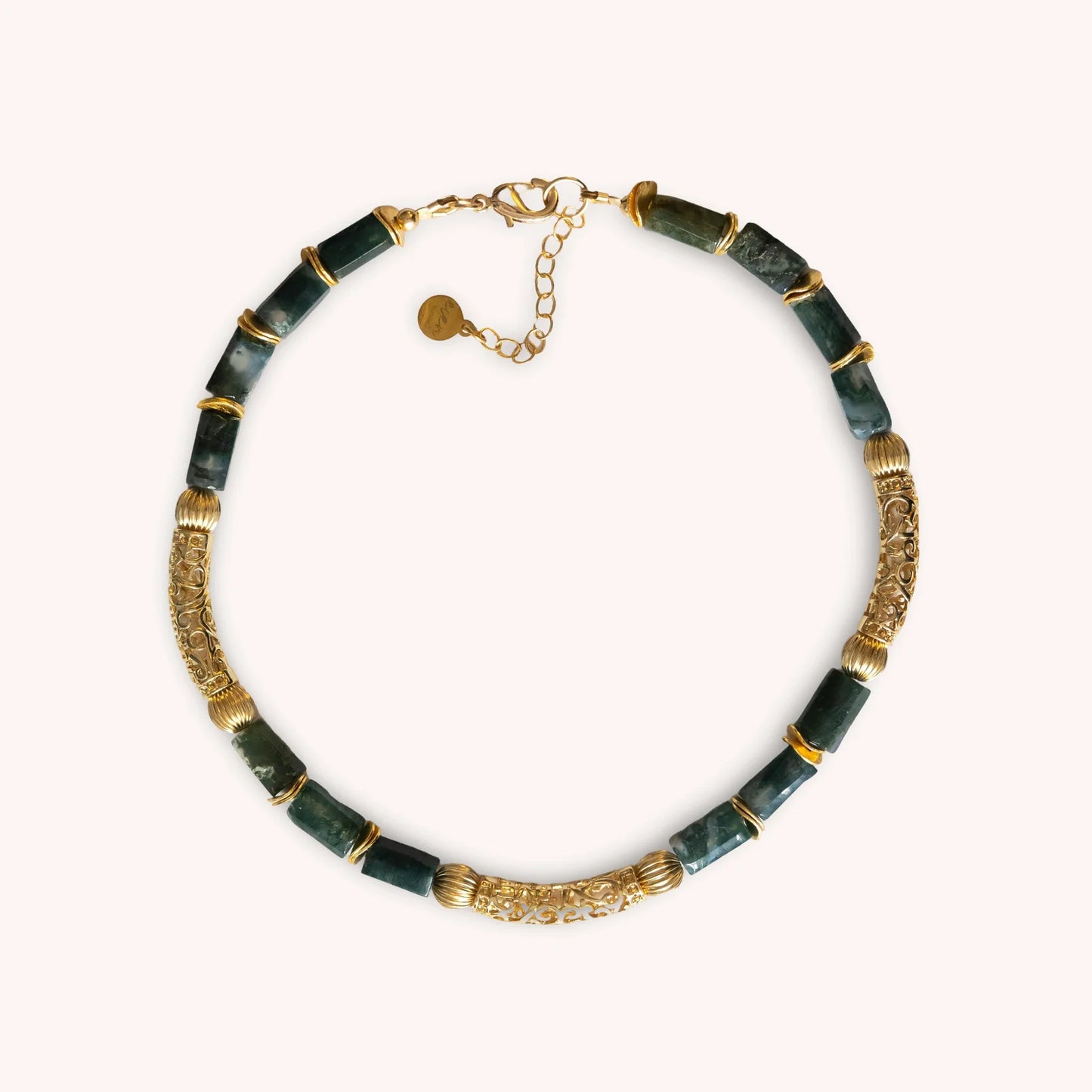 White & Green Olympe Set – Graphic lines, soft contrast